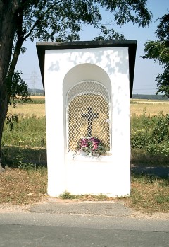 Kleine Kapelle am Steudacher Weg in bunt von 2004